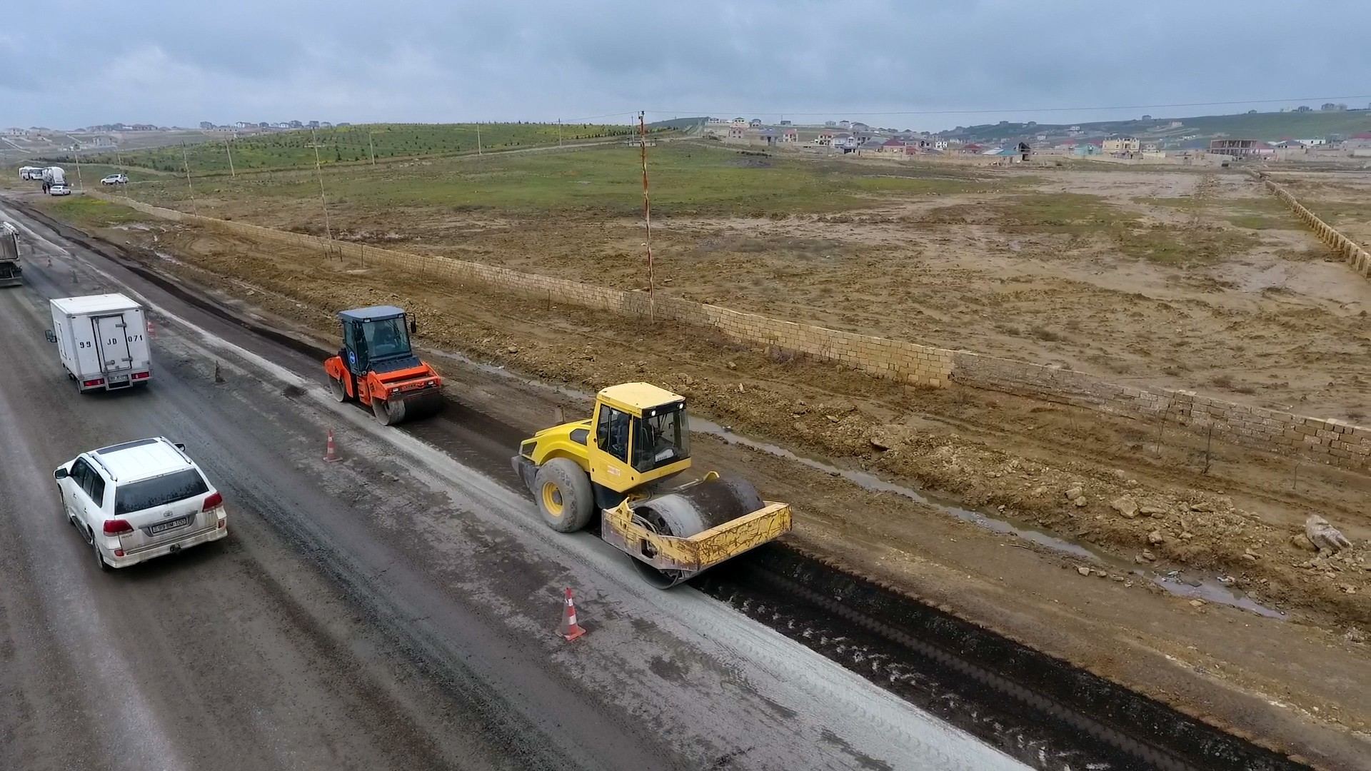 Masazır-Novxanı avtomobil yolunun 2.5 km-lik hissəsi yenidən qurulur (FOTO)