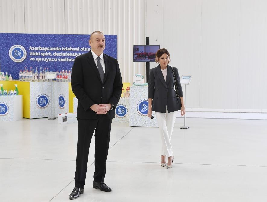 Президент Ильхам Алиев принял участие в открытии предприятия по производству медицинских масок в Сумгайытском химическом промышленном парке (ФОТО/ВИДЕО)