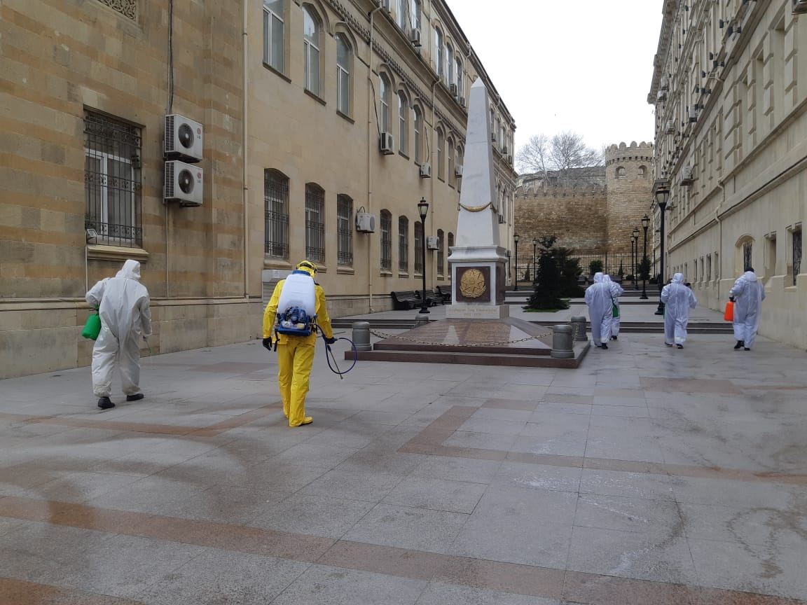 В Сабаильском районе Баку продолжаются работы по дезинфекции (ФОТО)