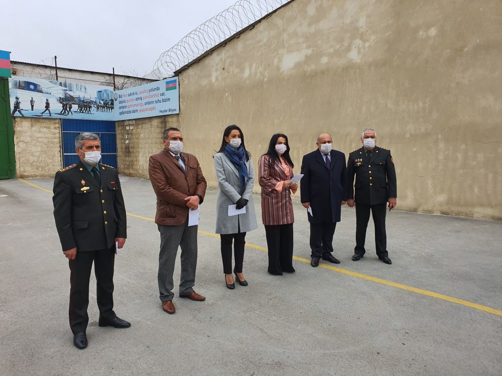 Омбудсмен Азербайджана приняла участие в исполнении распоряжения о помиловании (ФОТО)