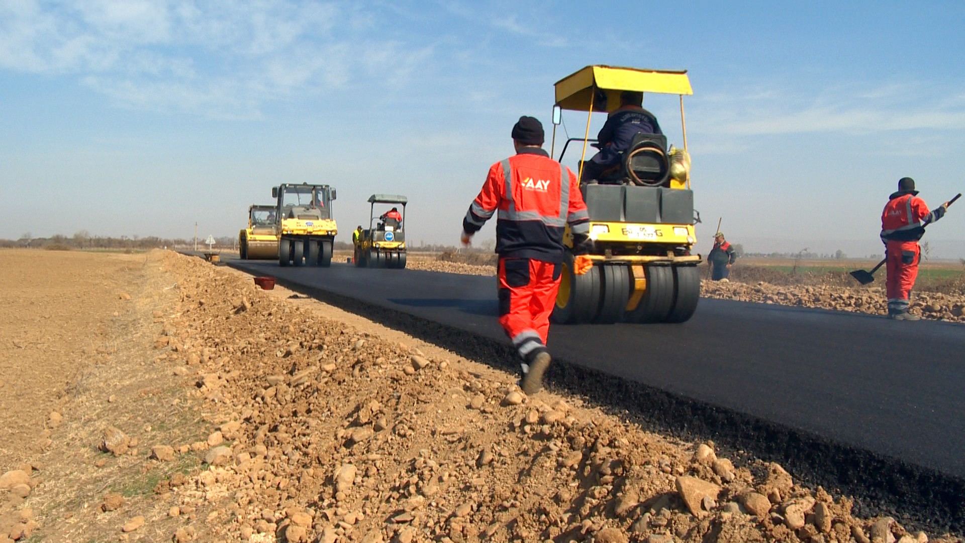 В Товузе начата реконструкция дорог ряда населенных пунктов (ФОТО)