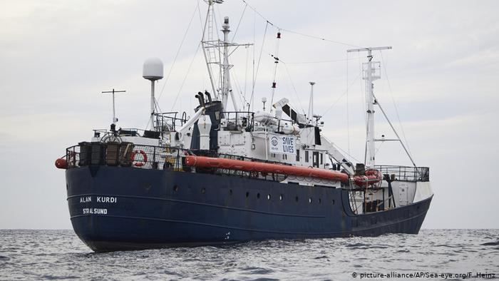 Италия отказала в заходе в свой порт судну НПО со спасенными мигрантами из-за пандемии