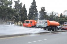 Продолжаются широкомасштабные работы по дезинфекции улиц и проспектов Баку (ФОТО)