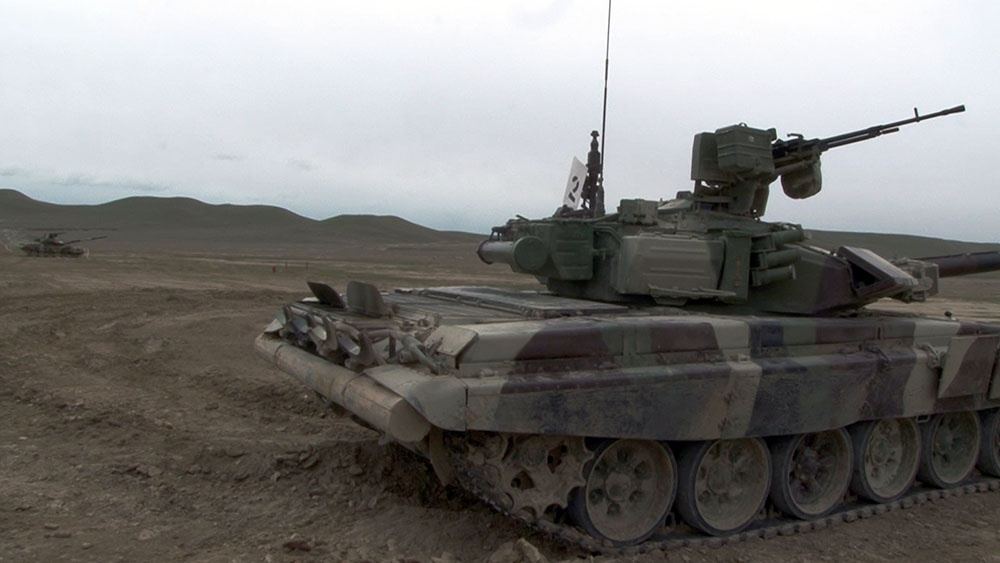 Tank heyətlərinin döyüş hazırlığı yoxlanılır (FOTO/VİDEO)