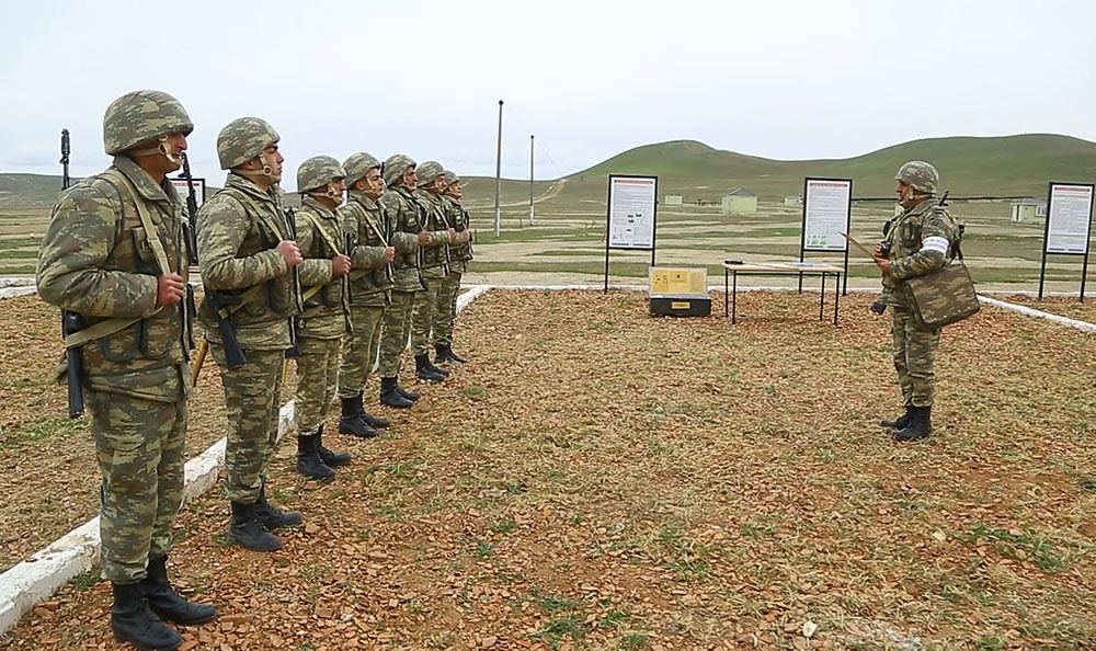 В мотострелковых подразделениях армии Азербайджана проводятся занятия по огневой подготовке (ФОТО/ВИДЕО)