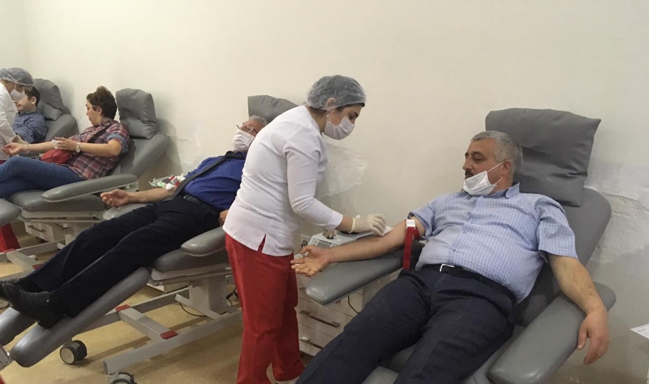 Эко-волонтеры призывают всех принять участие в акции по сдаче крови (ФОТО)