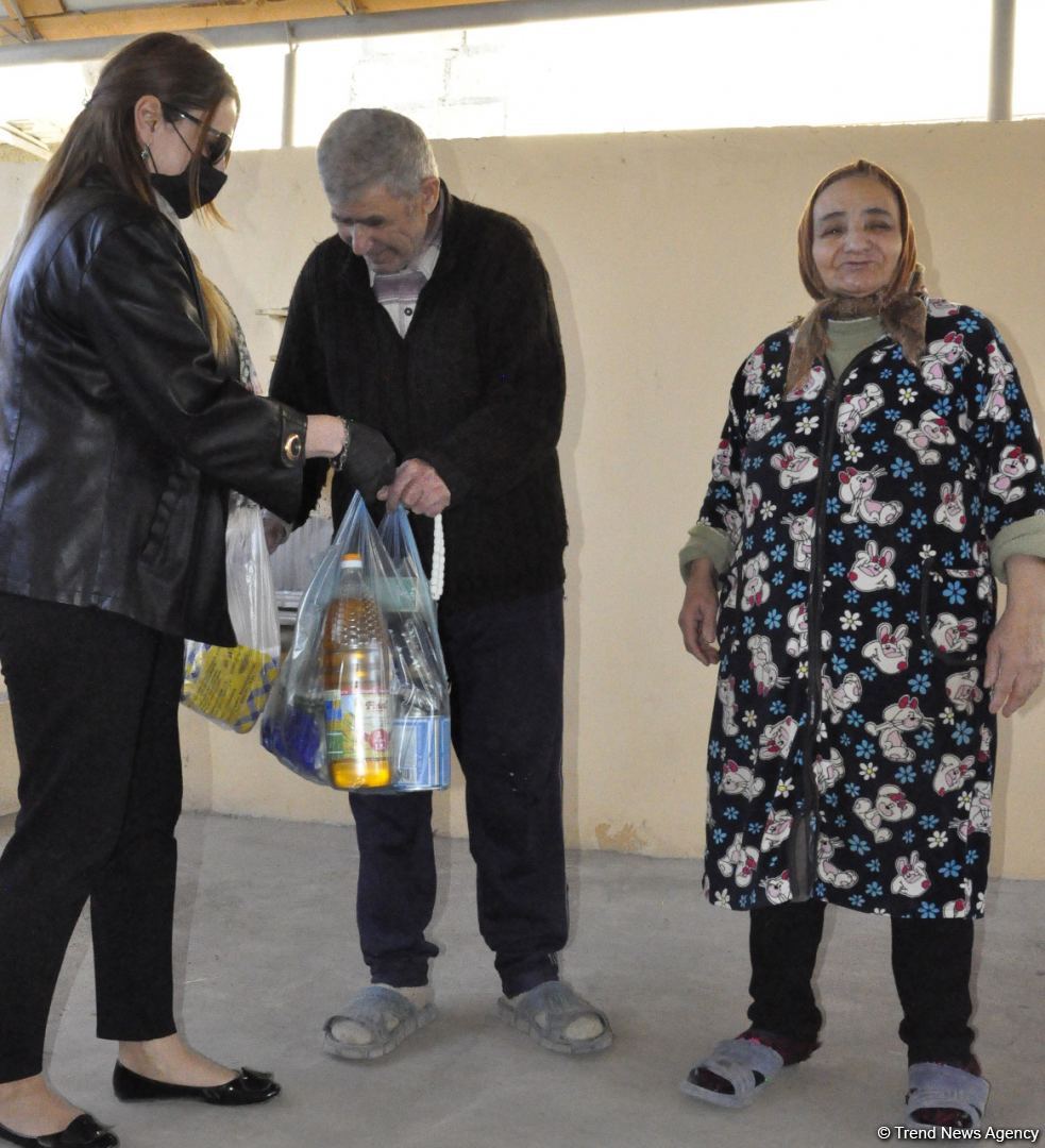 Депутат Севиль Микаилова оказала продовольственную помощь малообеспеченным семьям и одиноким лицам (ФOTO)
