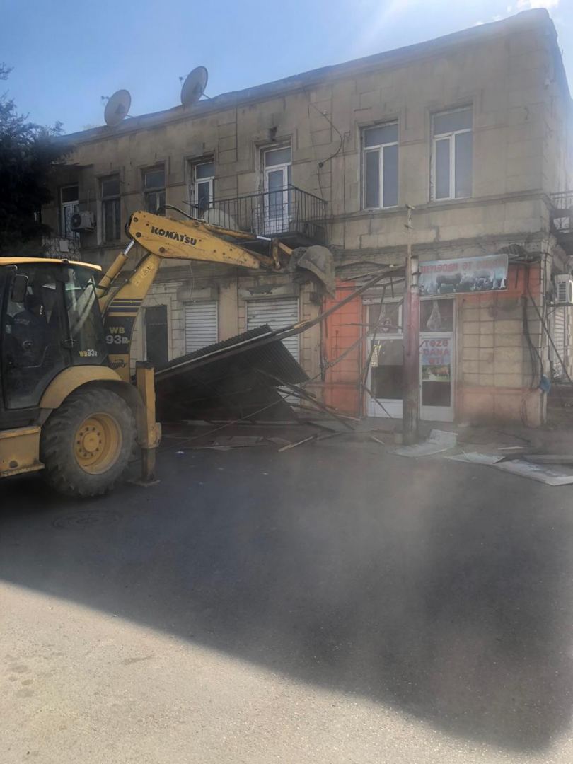 В Баку выявлены пункты продажи продовольствия в антисанитарных условиях (ФОТО)