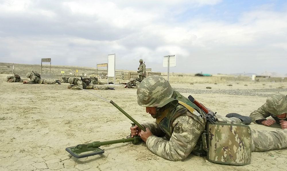 Проводятся тактико-специальные занятия с инженерно-саперными подразделениями армии Азербайджана (ВИДЕО)