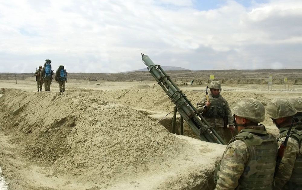 Проводятся тактико-специальные занятия с инженерно-саперными подразделениями армии Азербайджана (ВИДЕО)