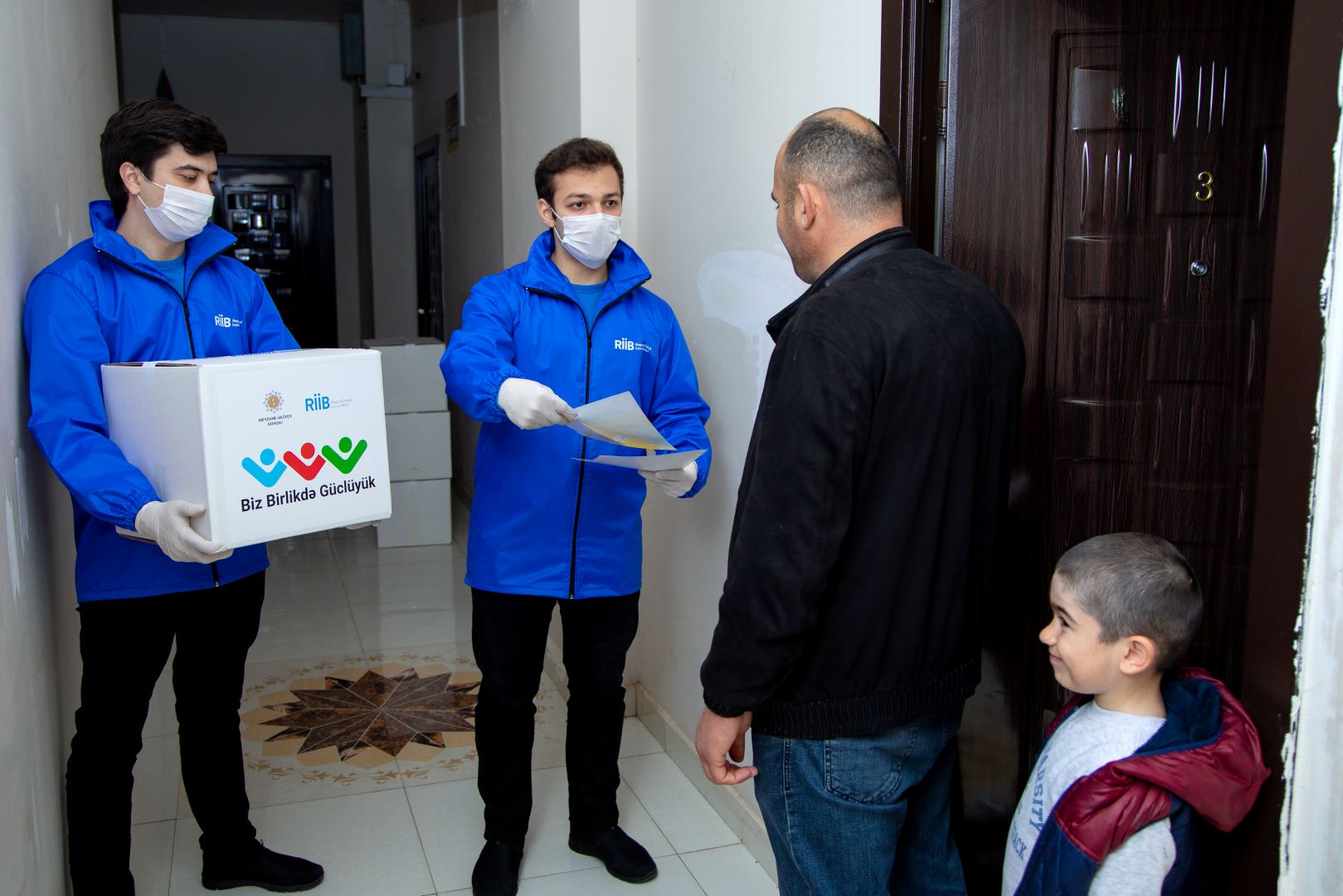 Фонд Гейдара Алиева в рамках акции "Вместе мы сильнее" оказал помощь малообеспеченным семьям в пригородных поселках, селах Баку и Исмаиллинском районе
