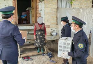 Сотрудники таможенного поста "Мазымчай" оказали помощь малообеспеченным семьям (ФОТО/ВИДЕО)