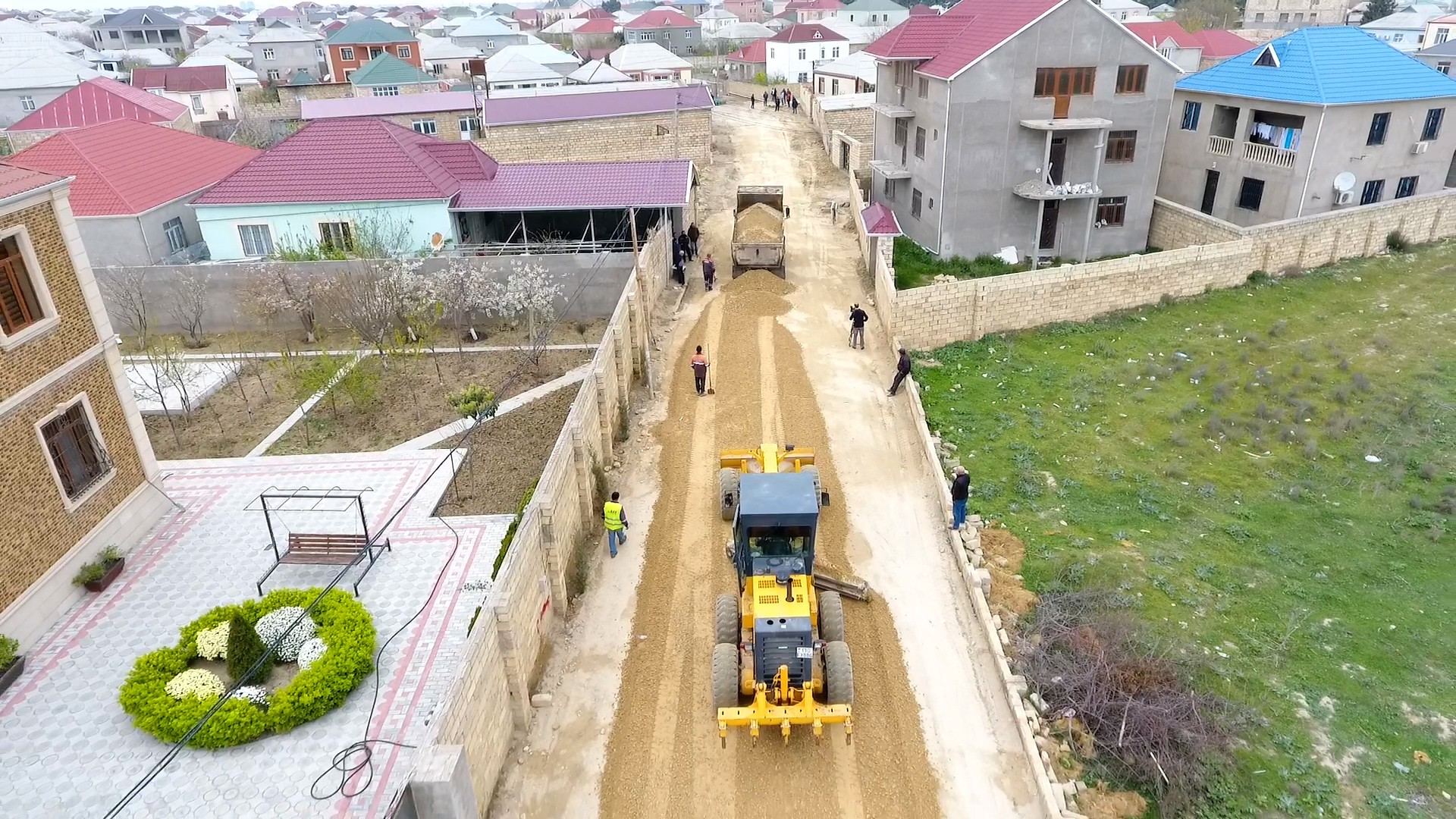 В Абшеронском районе ремонтируются 23 улицы и дороги (ФОТО)