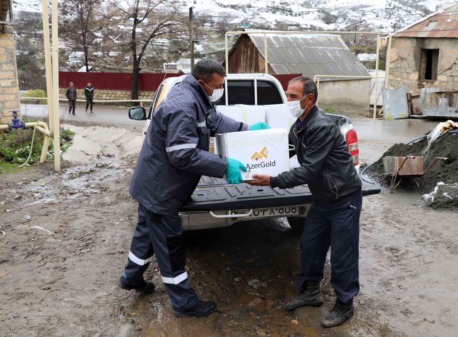 “AzerGold” QSC və tərəfdaşları ucqar kənd ailələrinə yardım edib (FOTO)