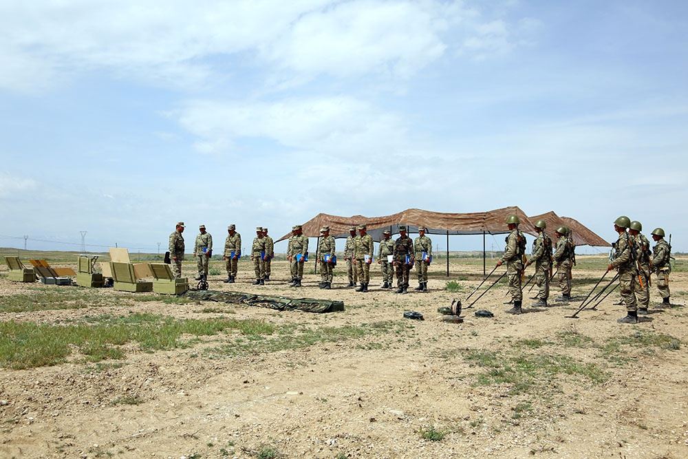 В войсках Нахчыванского гарнизона прошли специальные сборы (ФОТО/ВИДЕО)