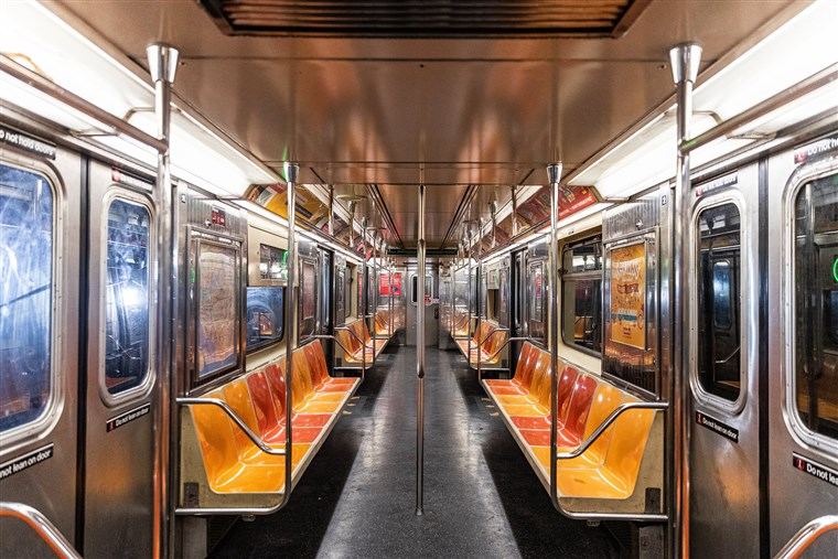 В Нью-Йорке будут обеззараживать по ночам вагоны метро