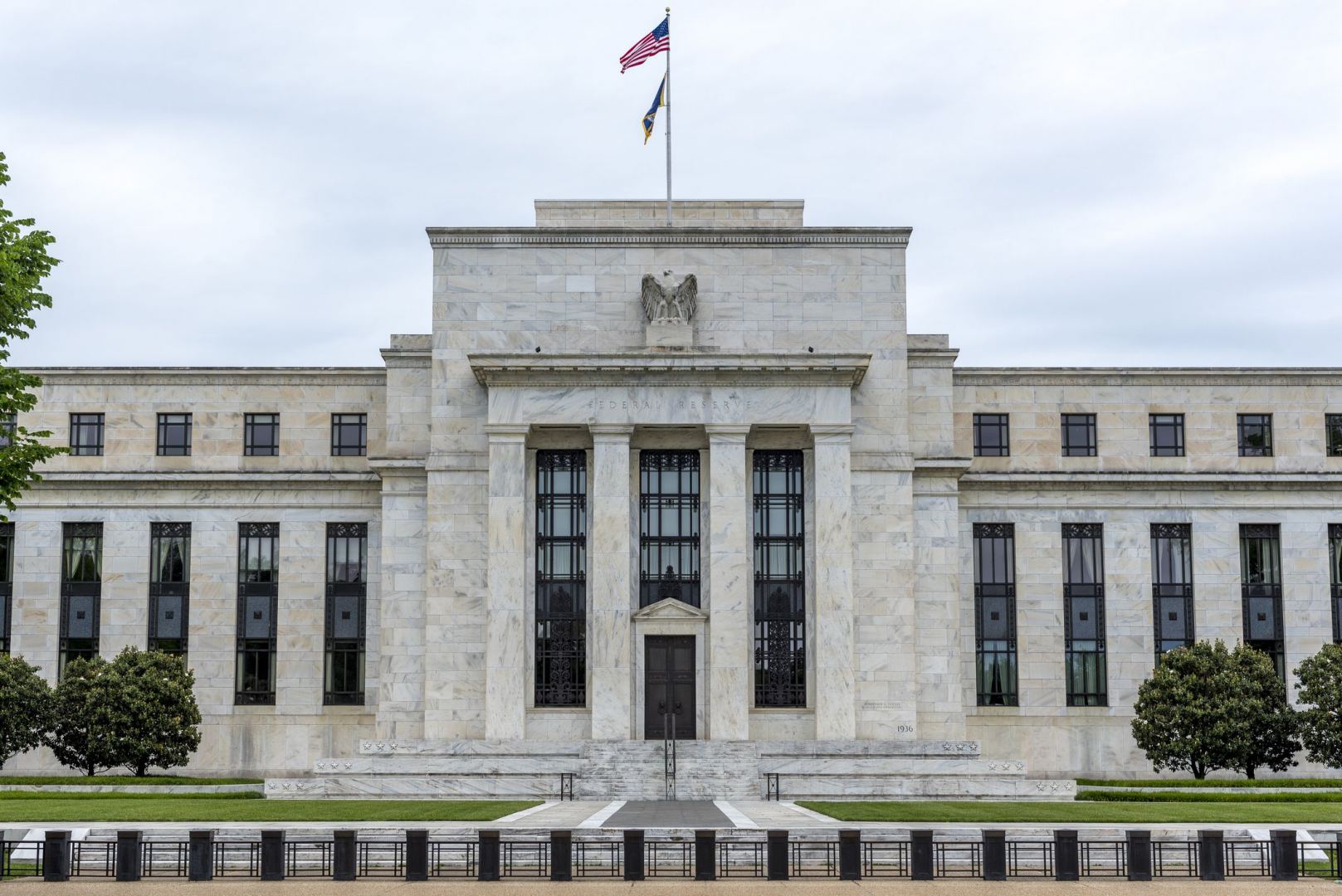 Глава ФРС ожидает беспрецедентных темпов падения экономической активности в США