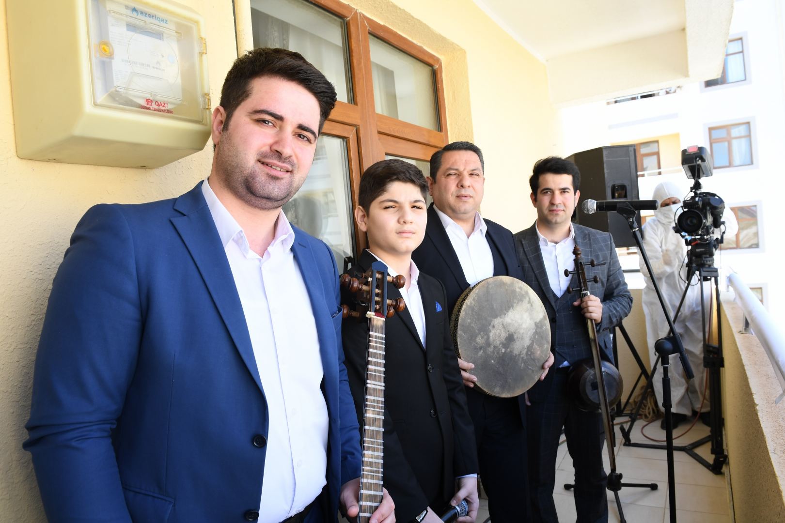 Məcburi köçkünlər üçün "Eyvana çıx" layihəsi çərçivəsində canlı muğam konsert proqramı təşkil edilib (FOTO)
