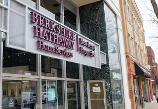 Холдинг Berkshire Hathaway распродал имевшиеся акции авиакомпаний США