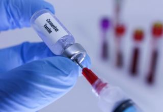 Вакцину от коронавируса Pfizer и BioNTech одобрили для использования в Великобритании