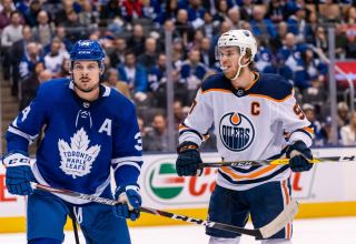 Власти Канады будут обсуждать с НХЛ вопрос о возвращении игроков из Европы