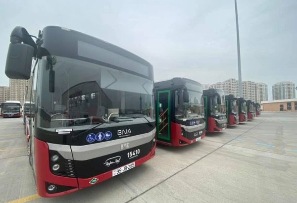 В Баку было выделено дополнительно около 100 резервных автобусов для обслуживания пассажиров в час пик