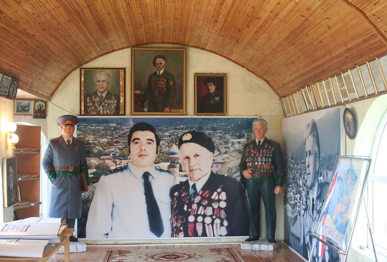 Азербайджанский герой, заслуживший право идти впереди президента Франции. Невероятная история "капитана рейха"!  (ФОТО)