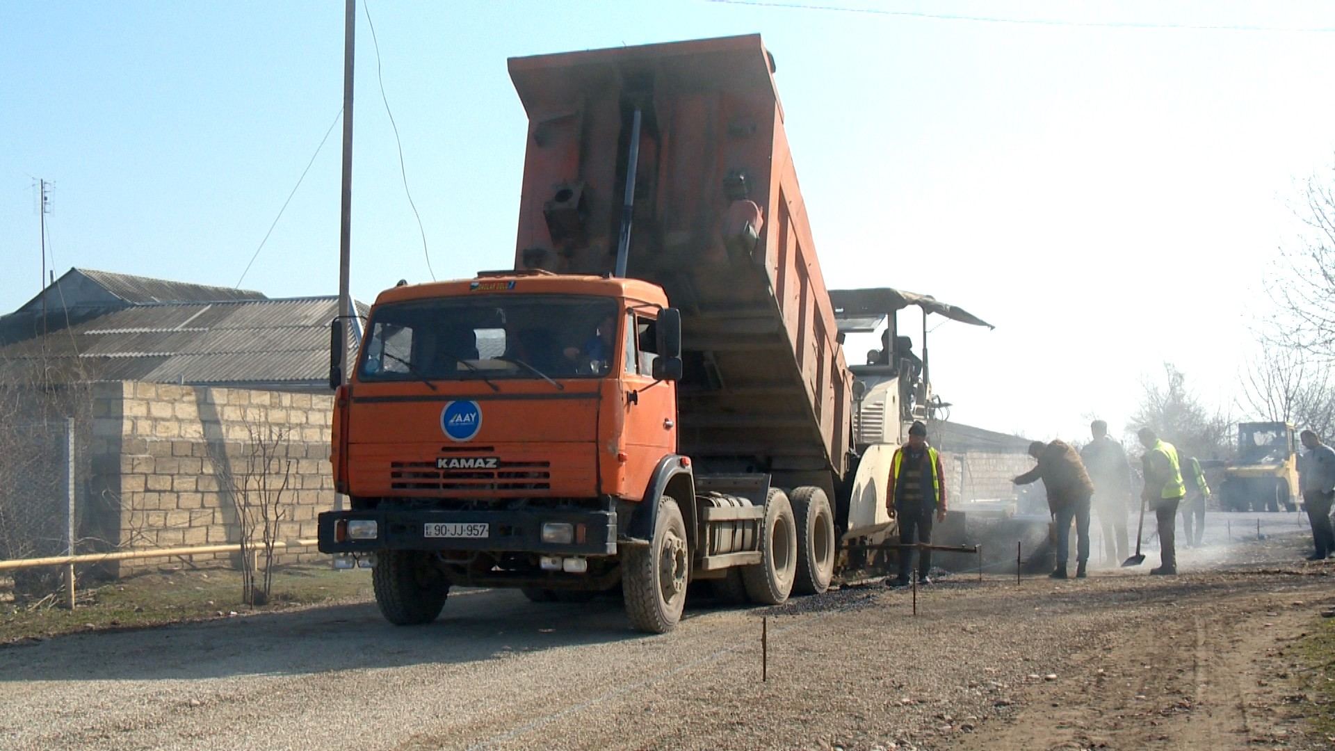 Qusar rayonunun Qullar avtomobil yolu yenidən qurulur (FOTO)