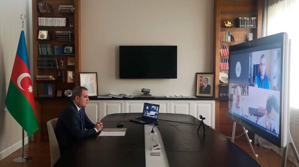 Ceyhun Bayramov İctimai Şuranın üzvləri ilə videokonfrans keçirdi (FOTO)