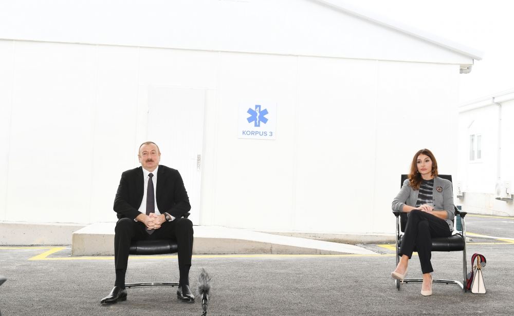 Президент Ильхам Алиев и Первая леди Мехрибан Алиева приняли участие в открытии первого больничного комплекса модульного типа в Баку (ФОТО/ВИДЕО) (Версия 2)