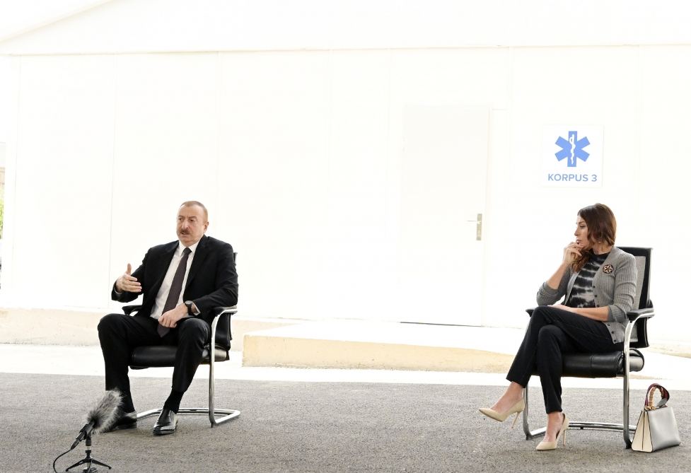 Президент Ильхам Алиев и Первая леди Мехрибан Алиева приняли участие в открытии первого больничного комплекса модульного типа в Баку (ФОТО/ВИДЕО)