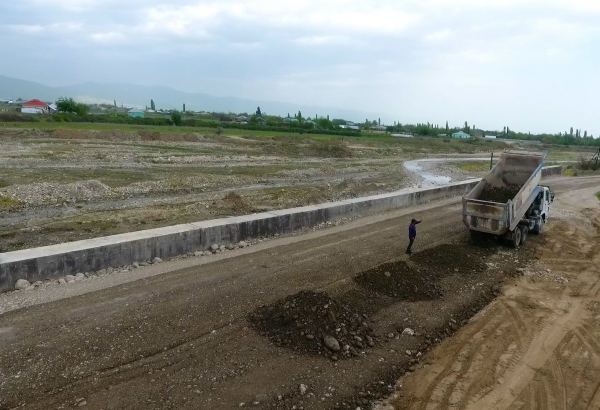 Ağsuda 9 yaşayış məntəqəsinin avtomobil yolları yenidən qurulur (FOTO)