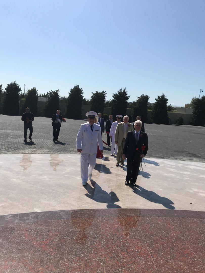 Посол России в Азербайджане почтил память павших в годы Великой Отечественной войны (ФОТО) - Gallery Image