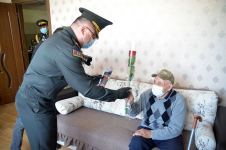 Hərbi qulluqçular Böyük Vətən müharibəsi veteranlarını ziyarət edib (FOTO/VİDEO)