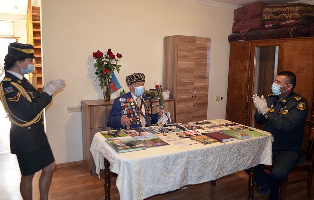 Hərbi qulluqçular Böyük Vətən müharibəsi veteranlarını ziyarət edib (FOTO/VİDEO) - Gallery Image