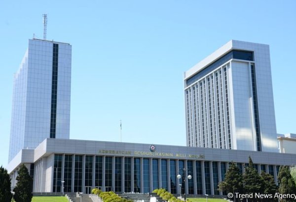 Azerbaijani Parliament adopts draft law on execution of 2022 state budget in first reading