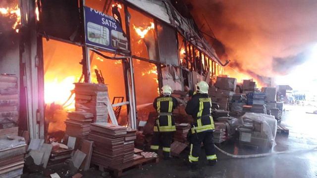 Следствие по фактам пожара в ТЦ Eurohome будет проводить Генпрокуратура Азербайджана