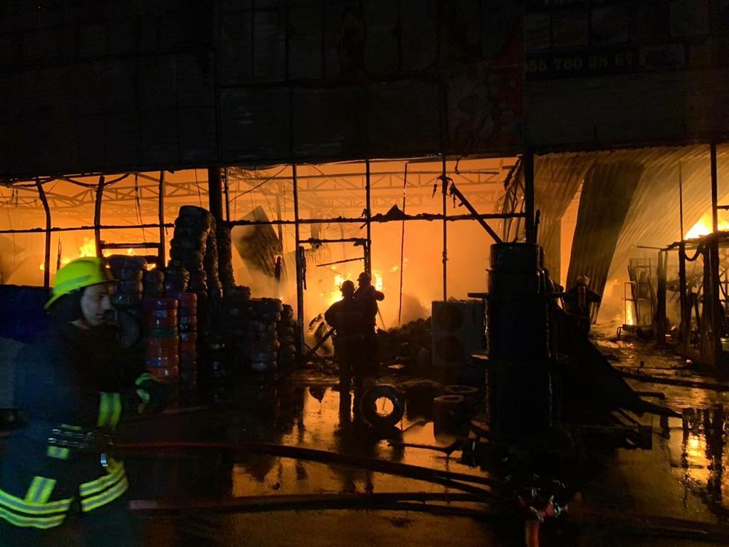 Пожар на территории рынка строительных материалов EuroHome полностью потушен (ФОТО/ВИДЕО) (Обновлено)