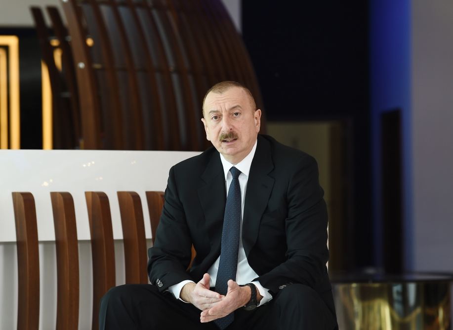 Президент Ильхам Алиев и Первая леди Мехрибан Алиева приняли участие в открытии фабрики по производству медицинских масок и предприятия по производству защитных комбинезонов в Сумгайыте (ФОТО) (версия 2)