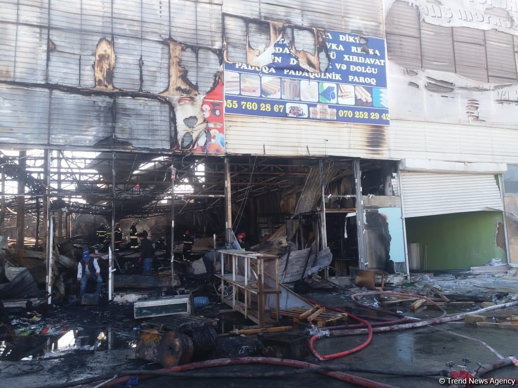МЧС о пожаре на рынке стройматериалов в Баку (ФОТО)