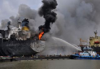 İndoneziyanın Belavan limanında neft tankerindəki yanğında 7 nəfər ölüb