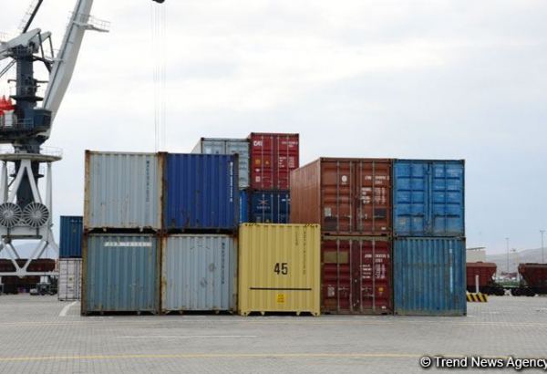 Азербайджан сократил экспорт товаров через систему "Единое окно"