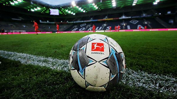 Чемпионат Германии по футболу возобновляется после связанного с коронавирусом перерыва