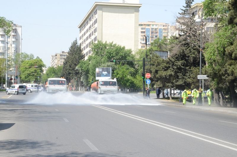 В Баку проводятся масштабные дезинфекционные работы (ФОТО)