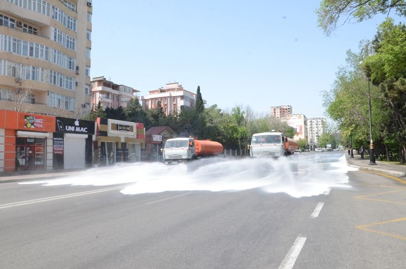 В Баку проводятся масштабные дезинфекционные работы (ФОТО)