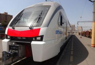 В Азербайджан прибыли новые спальные вагоны Stadler из Беларуси