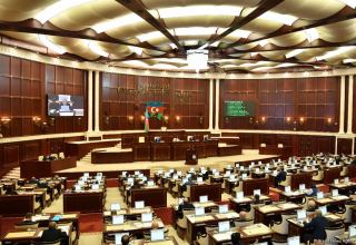 В парламенте Азербайджана начались обсуждения проекта госбюджета на 2022 г.