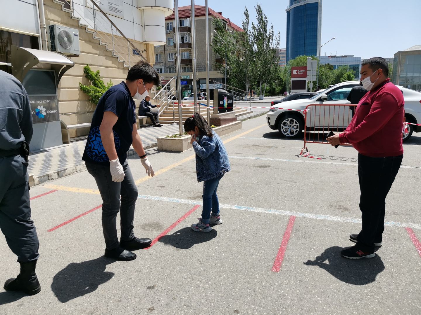 Könüllülər yeni şəraitdə fəaliyyətlərini geniş miqyaslı aksiyalarla davam etdirirlər (FOTO)