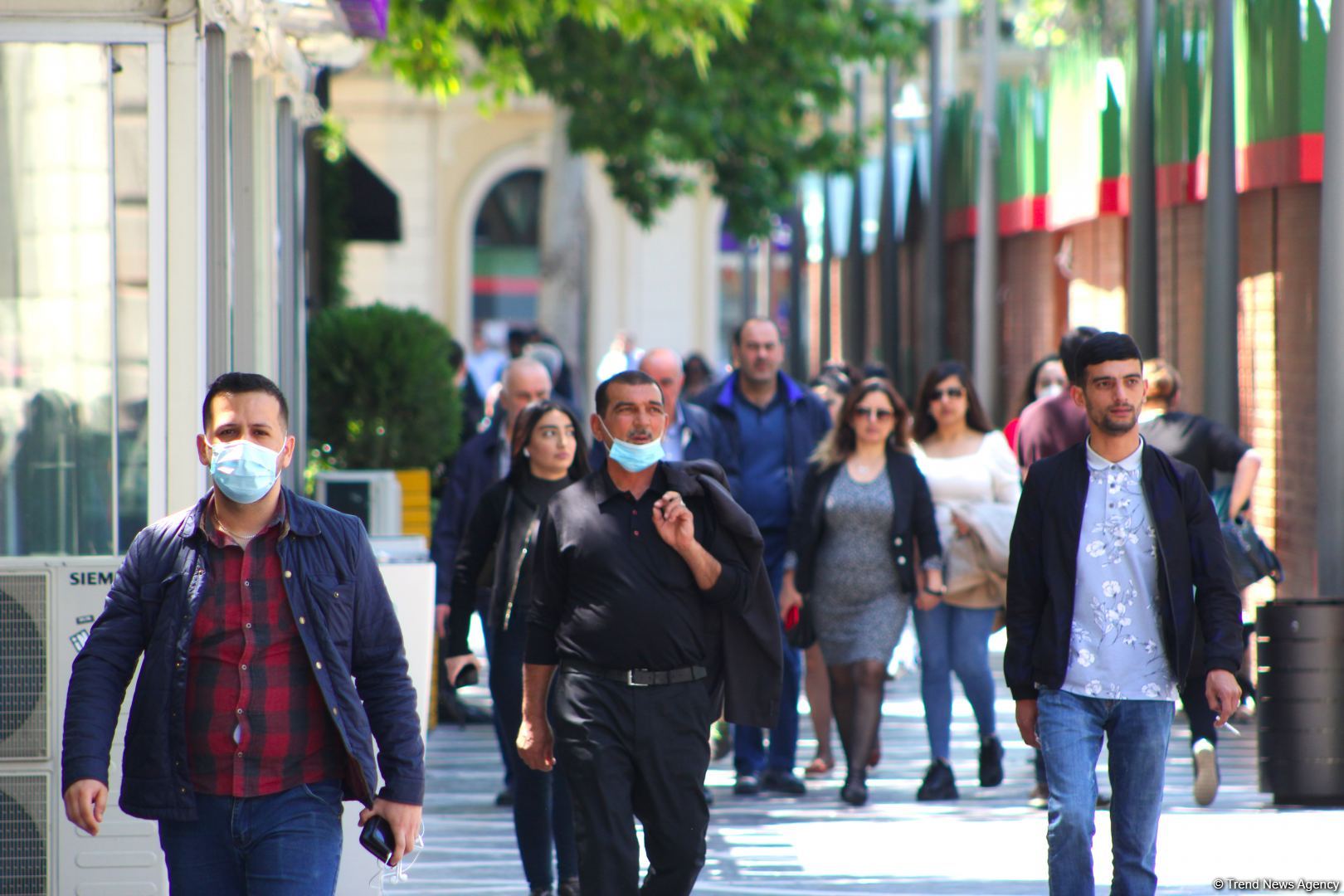 Половина людей носит маску на подбородке - TƏBİB