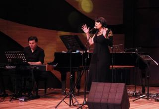 Тарана Махмудова и Эльбей Мамедзаде - домашний вечер джаза (ВИДЕО)